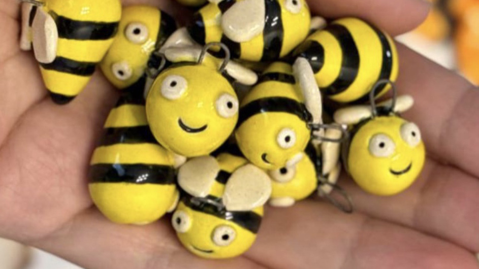 Kleine Keramikfiguren.